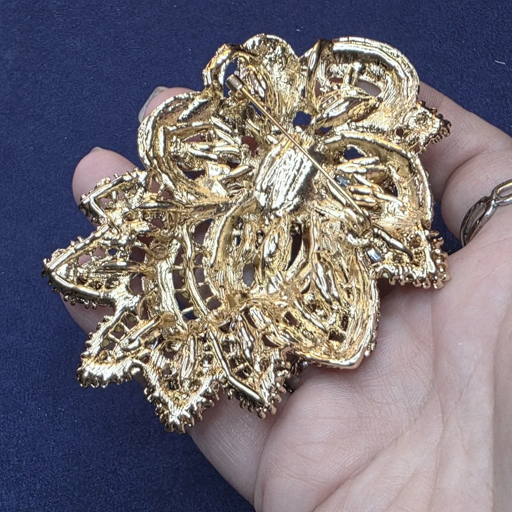 Vintage Style Red Crystal Gold Tone Brooch Pendant Large Statement 541